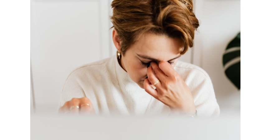 Cuidado ocular frente a la luz azul y a la sequedad primaveral 