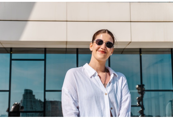 ¿Cómo evitar que la contaminación potencia el daño solar en nuestra piel?